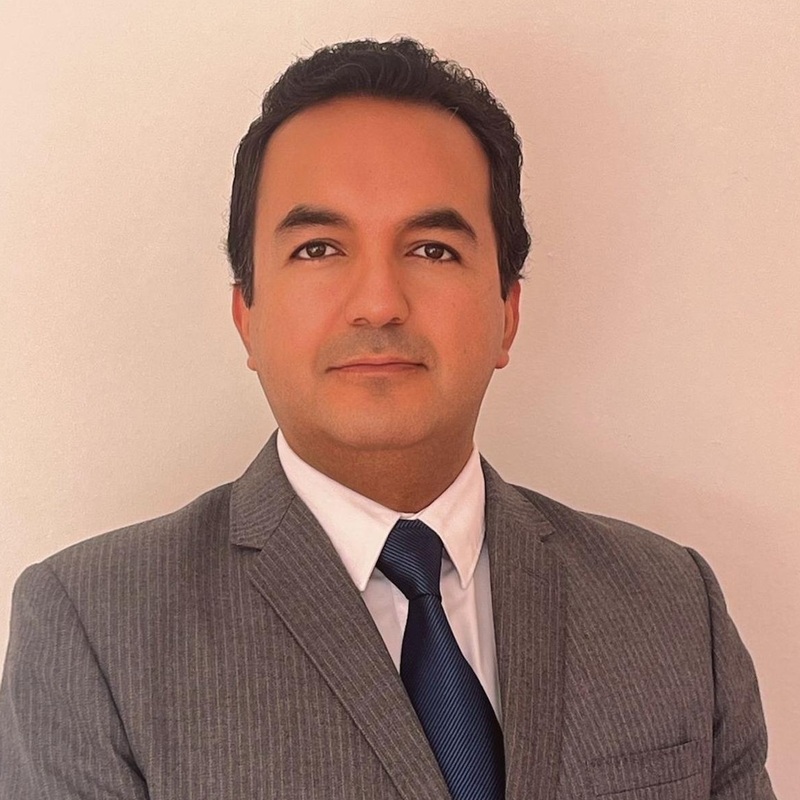 ROBERTO VILLALBA 
Impulsor de Equipos de Alto Impacto | Senior Trainer especializado en Servicio al Cliente, Ventas & Fidelización | Desarrollo de Líderes y Comunicación Asertiva | Diseño de Programas de Formación que generan resultados